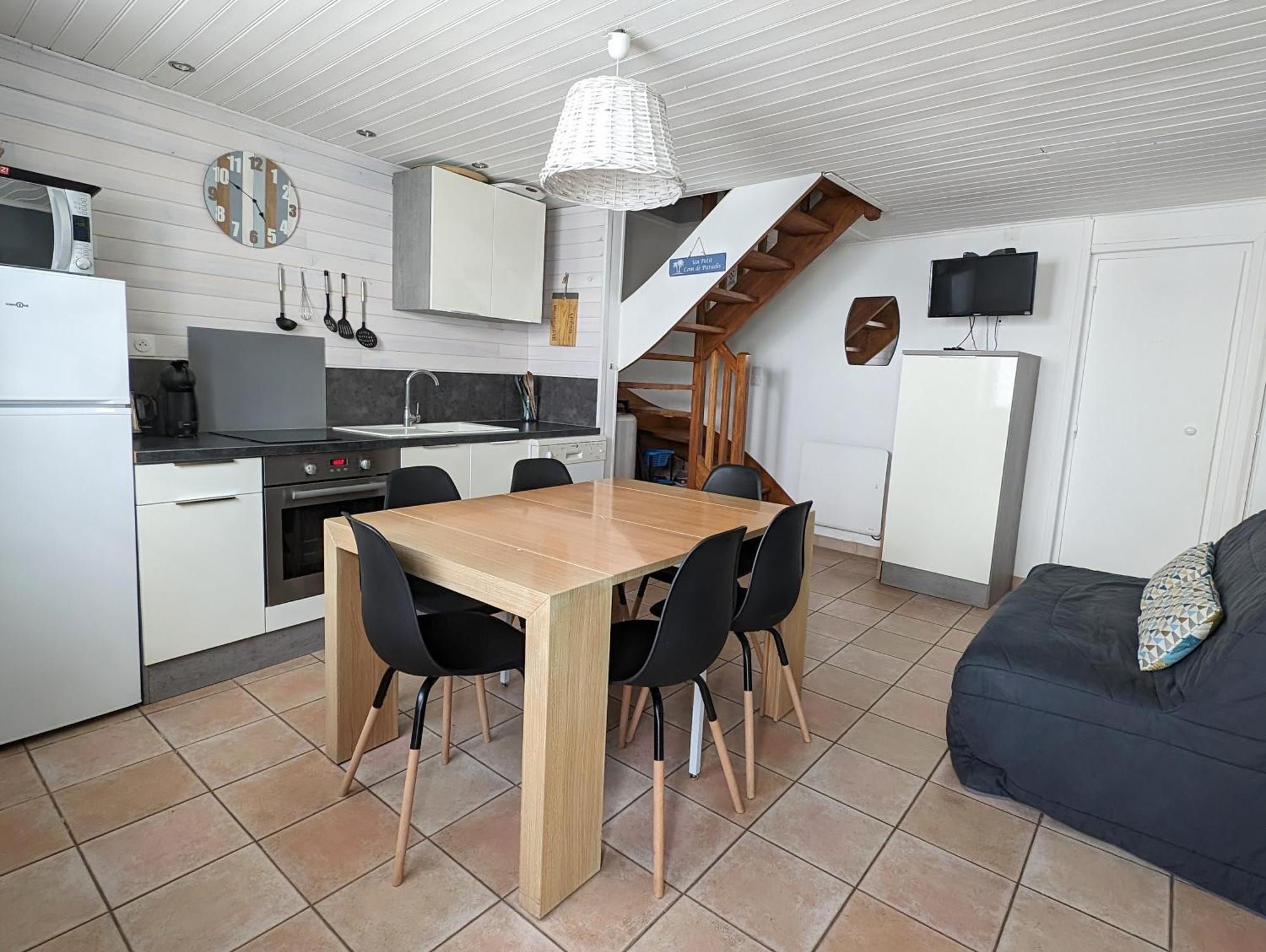 Agreable Maison Renovee En Hyper Centre Avec Patio Pornic Exterior photo